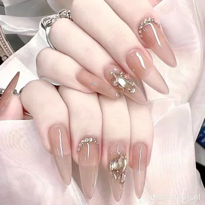 Mẫu nail cô dâu sang trọng nhất (Ảnh: Internet)