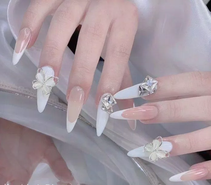 Mẫu nail cô dâu sang trọng nhất (Ảnh: Internet)