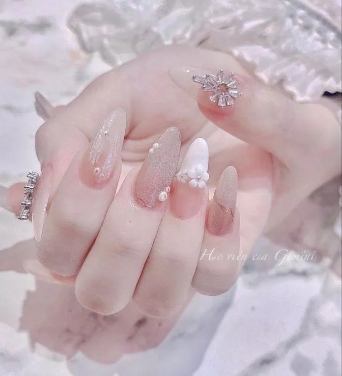 Mẫu nail cô dâu sang trọng nhất (Ảnh: Internet)