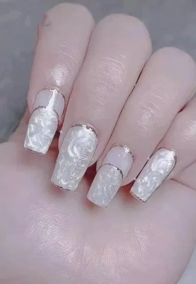 Mẫu nail cô dâu màu trắng đơn giản, thanh lịch (Ảnh: Internet)