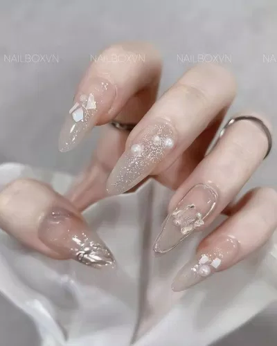 Mẫu nail cô dâu sang trọng nhất (Ảnh: Internet) Mẫu nail cô dâu sang trọng nhất (Ảnh: Internet)