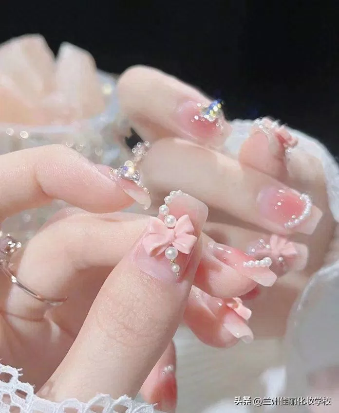 Mẫu nail cô dâu đẹp hot trend nhất 2023 (Ảnh: Internet)
