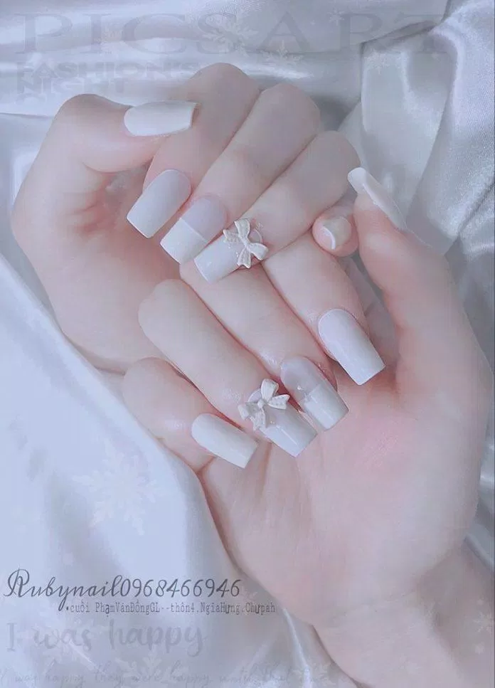 Mẫu nail cô dâu màu trắng đơn giản, thanh lịch (Ảnh: Internet)