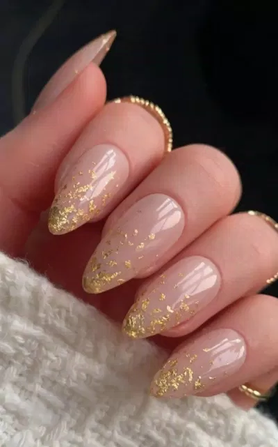 Mẫu nail cô dâu màu trắng đơn giản, thanh lịch (Ảnh: Internet)