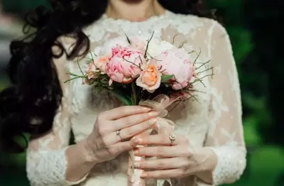 Những mẫu nail cô dâu sang chảnh, đẹp nhất 2023 cho ngày trọng đại của bạn (Ảnh: Internet)
