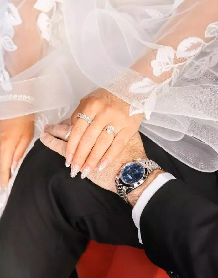 Những mẫu nail cô dâu sang chảnh, đẹp nhất 2023 cho ngày trọng đại của bạn (Ảnh: Internet)