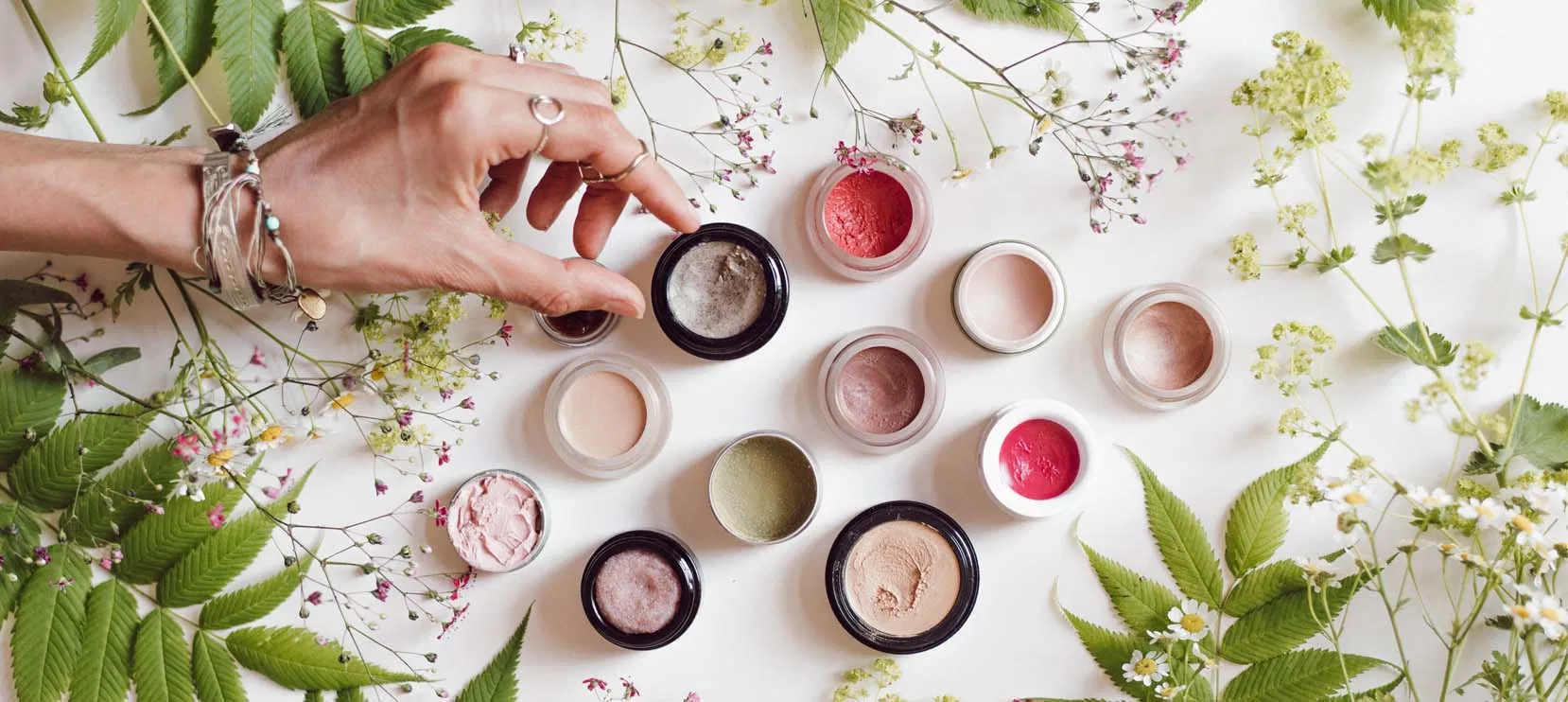 Sử dụng các sản phẩm làm đẹp từ thiên nhiên (Ảnh: Internet)