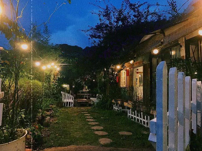 Lụm's House (Nguồn: Internet) Khám phá Quê Garden - Địa điểm du lịch hot nhất Đà Lạt du lịch Đà Lạt Đà Lạt địa điểm du lịch đà lạt địa điểm du lịch quê garden hồ cá koi homestay Đà Lạt Nấc thang lên thiên đường quê garden vườn bonsai lá kim vườn hoa bảy màu