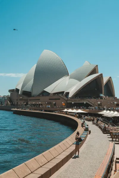 Kiến trúc mới lạ của nhà hát Sydney – Nguồn: Internet Kiến trúc mới lạ của nhà hát Sydney – Nguồn: Internet