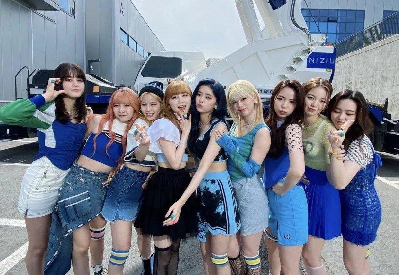 NiziU (Ảnh: Internet)