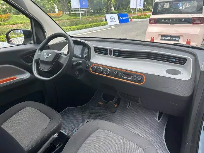 Nội thất xe Wuling Hongguang Mini EV 2023 (Ảnh: Internet)