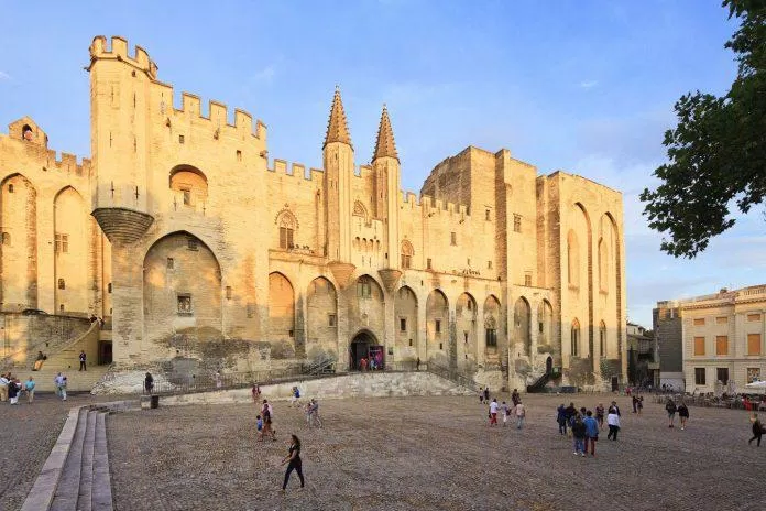 Palais des Papes (Cung điện của các Giáo hoàng) - nguồn: Internet Palais des Papes (Cung điện của các Giáo hoàng) - nguồn: Internet