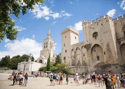 Phố cổ Avignon Pháp - Nguồn: Internet Phố cổ Avignon Pháp - Nguồn: Internet