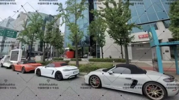 Một chiếc xe tải cũng được gửi đến quận Hongdae