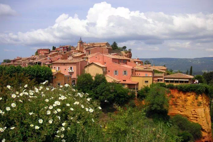 Roussillon - nguồn: Internet Roussillon - nguồn: Internet