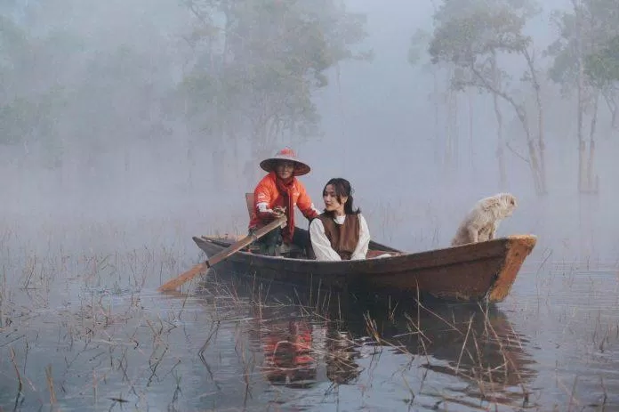 Chèo thuyền kayak tại suối Tía (Nguồn: Internet) Chèo thuyền kayak tại suối Tía (Nguồn: Internet)