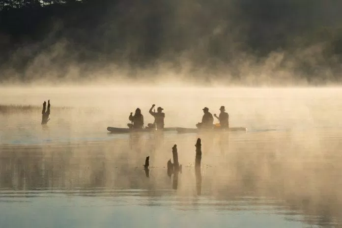 Chèo thuyền kayak tại suối Tía (Nguồn: Internet)
