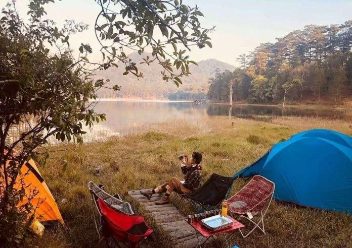 Cắm trại tại suối Tía (Nguồn: Internet)