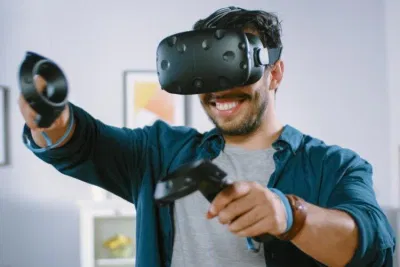 Thiết bị VR/AR tác động tới các giác quan của người dùng (Ảnh: Internet) Thiết bị VR/AR tác động tới các giác quan của người dùng (Ảnh: Internet)