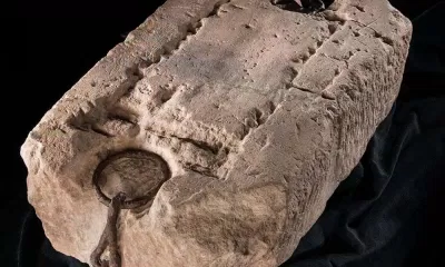 Scone - viên đá Định mệnh của hoàng gia Anh (Ảnh: Internet)