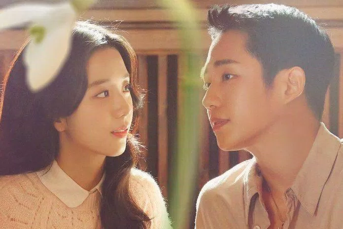 ''Tình bể bình'' trên phim (Nguồn: Internet) Trước khi xác nhận hẹn hò với Ahn Bo Hyun coupe Jisoo (BLACKPINK)- Jung Hae In từng real đến cỡ nào? Ahn Bo Hyun bạn gái bạn trai Jisoo Black Pink Jisoo bộ phim hẹn hò Jisoo Jung Hae In phim truyền hình Tin đồn Truyền hình