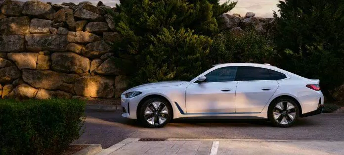 Đánh giá dòng xe BMW i4 2023: Giá lăn bánh, thông số kỹ thuật, ngoại thất và nội thất xe (Ảnh: internet) Đánh giá dòng xe BMW i4 2023: Giá lăn bánh, thông số kỹ thuật, ngoại thất và nội thất xe (Ảnh: internet)
