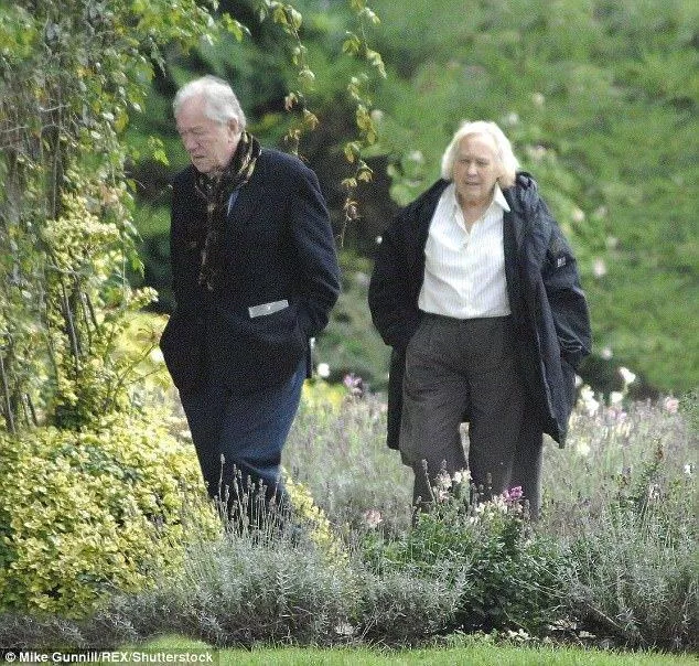 Michael Gambon cùng vợ Anne Miller (Nguồn: Google) Michael Gambon cùng vợ Anne Miller (Nguồn: Google)