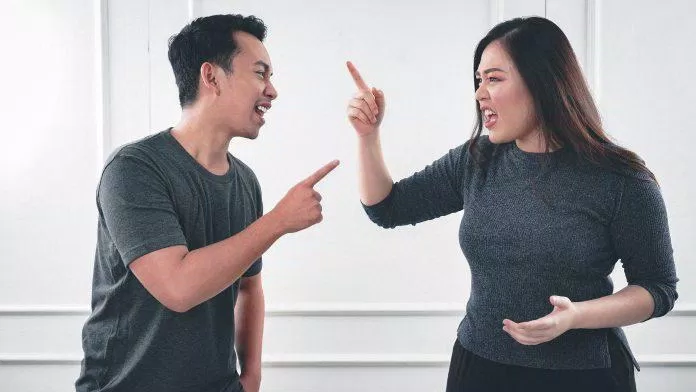 Né tránh giải quyết các mâu thuẫn trong hôn nhân có thể gây ra nhiều hậu quả tiêu cực cho đời sống vợ chồng, gia đình và cá nhân. (Nguồn: Internet) Né tránh giải quyết các mâu thuẫn trong hôn nhân có thể gây ra nhiều hậu quả tiêu cực cho đời sống vợ chồng, gia đình và cá nhân. (Nguồn: Internet)