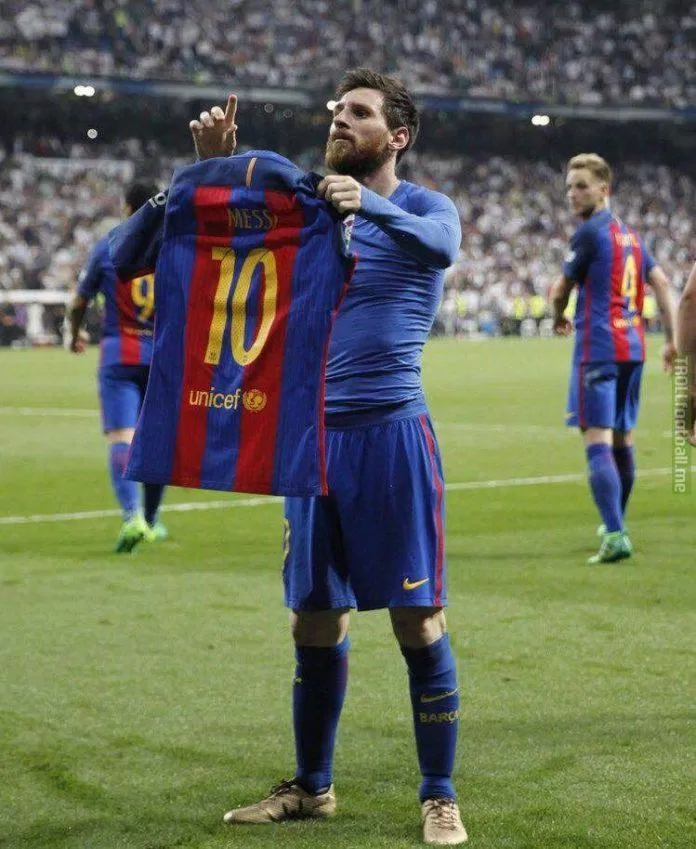 Pha ăn mừng kinh điển của Messi trong trận đấu Siêu kinh điển với Real (Ảnh: Internet) Pha ăn mừng kinh điển của Messi trong trận đấu Siêu kinh điển với Real (Ảnh: Internet)