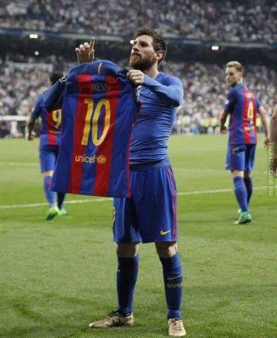 Pha ăn mừng kinh điển của Messi trong trận đấu Siêu kinh điển với Real (Ảnh: Internet) Pha ăn mừng kinh điển của Messi trong trận đấu Siêu kinh điển với Real (Ảnh: Internet)