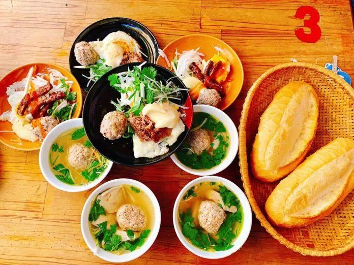 Bánh mì xíu mại (Ảnh: Internet) Bánh mì xíu mại (Ảnh: Internet)