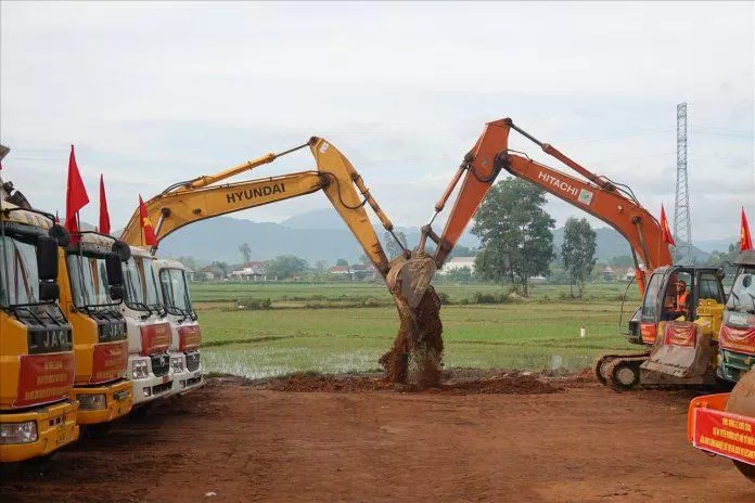 UBND tỉnh Bình Định khởi công dự án tuyến đường với tổng đầu tư 1171 tỉ đồng (ảnh: Internet) UBND tỉnh Bình Định khởi công dự án tuyến đường với tổng đầu tư 1171 tỉ đồng (ảnh: Internet)