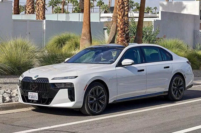 Đánh giá xe BMW-Series 7 2023 (ảnh: Internet) Đánh giá xe BMW-Series 7 2023 (ảnh: Internet)