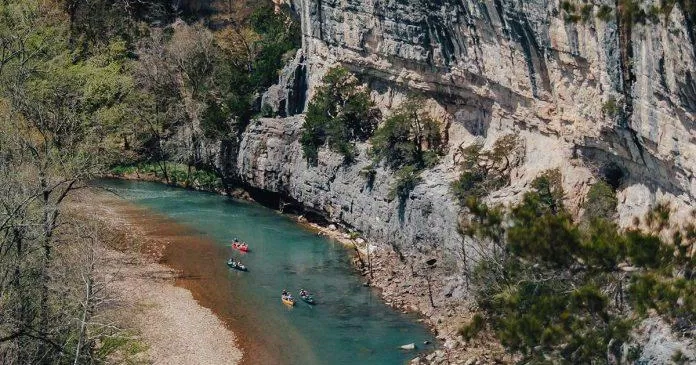 Buffalo National River - nguồn: Internet Buffalo National River - nguồn: Internet