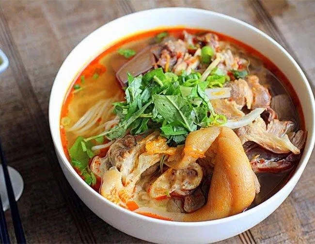 Bún bò giò heo - Món bún được nhiều người yêu thích!