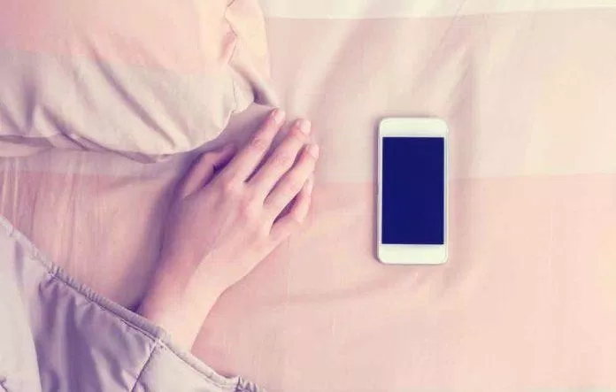 Tránh xa điện thoại khi vừa thức dậy nhé (Ảnh: Internet) Tránh xa điện thoại khi vừa thức dậy nhé (Ảnh: Internet)