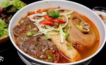 Cách nấu bún bò giò heo chuẩn vị ngon như ngoài hàng.jpg