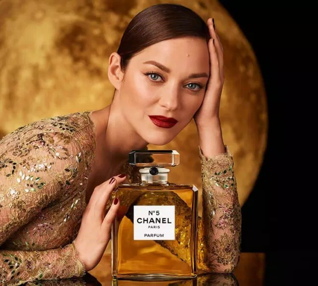 Chanel No. 5 luôn nằm trong danh sách hàng đầu về nước hoa xa xỉ (Nguồn: Internet) Chanel No. 5 luôn nằm trong danh sách hàng đầu về nước hoa xa xỉ (Nguồn: Internet)
