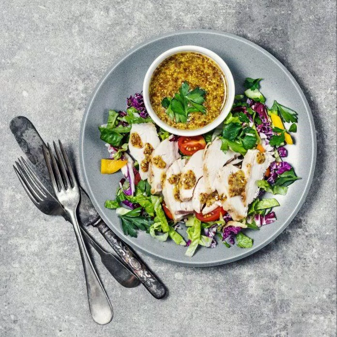 Chế độ ăn Whole30 giúp bạn tránh được các thực phẩm có khả năng gây mụn trứng cá (Ảnh: Internet)