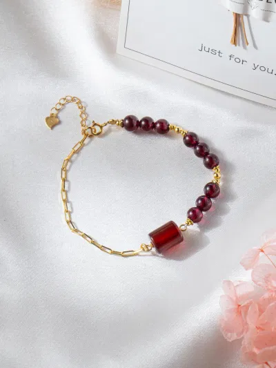 Đồ trang sức hợp người mệnh Hỏa (Ảnh: internet) Đồ trang sức hợp người mệnh Hỏa (Ảnh: internet)