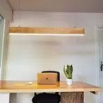 Lựa chọn đèn trang trí bàn làm việc hợp phong thủy (Ảnh: internet)