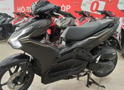 Xe máy Honda Air Blade 125 đặc biệt đen - vàng (ảnh: Internet) Xe máy Honda Air Blade 125 đặc biệt đen - vàng (ảnh: Internet)