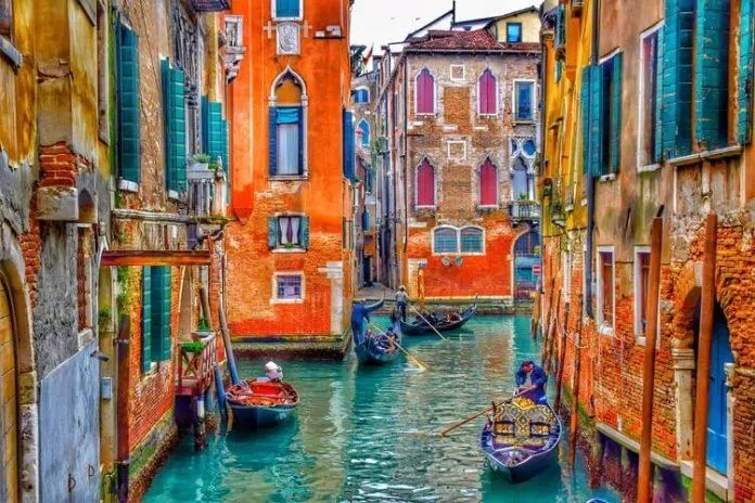Kênh đào Venice, một trong nhwgnx biểu tượng của nước Ý (Ảnh: Internet)