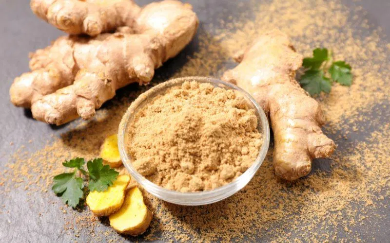 Gừng thích hợp dùng hỗ trợ điều trị viêm ruột (Ảnh: Internet)