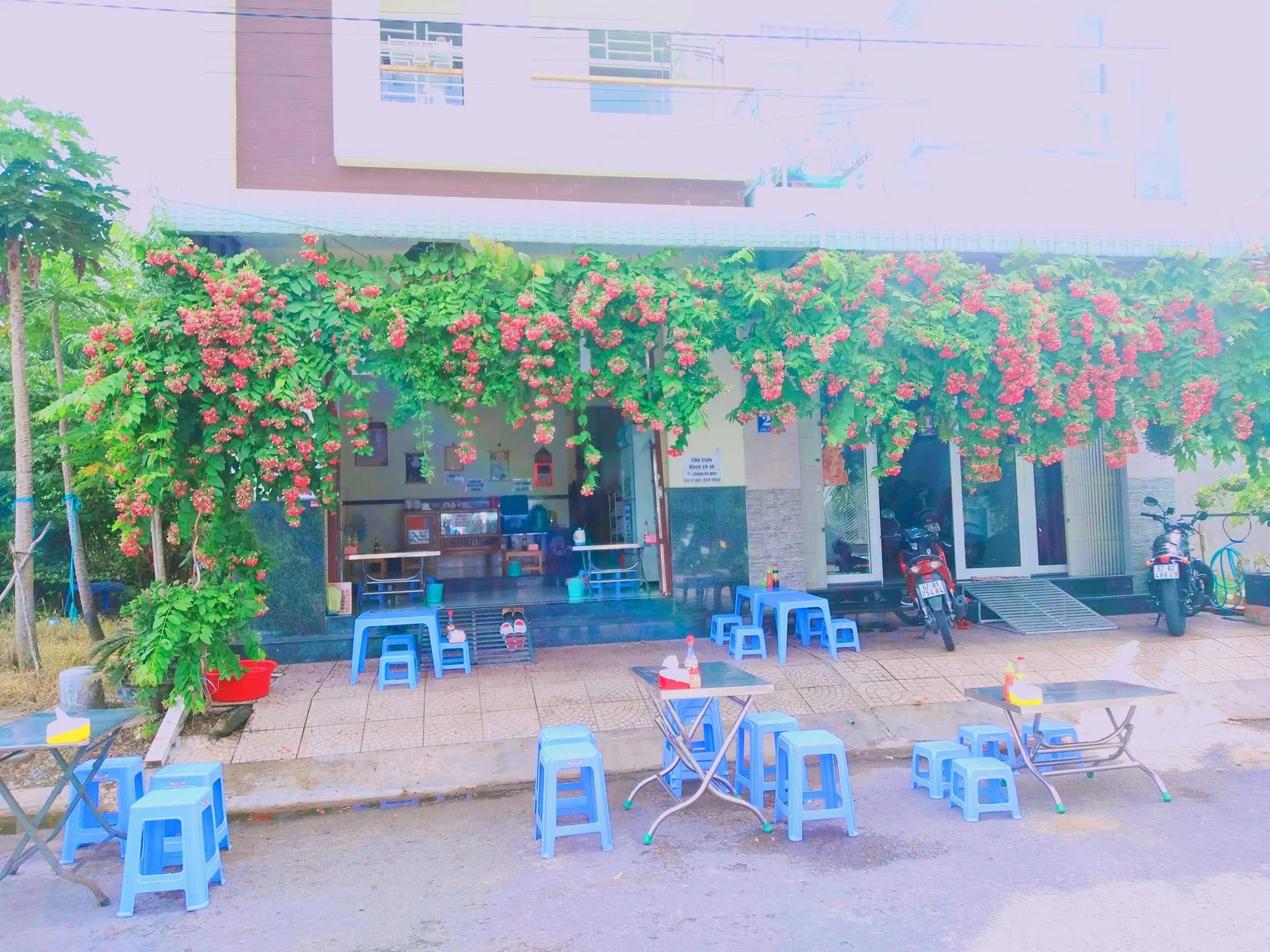 Không gian hết sức đơn giản, mộc mạc