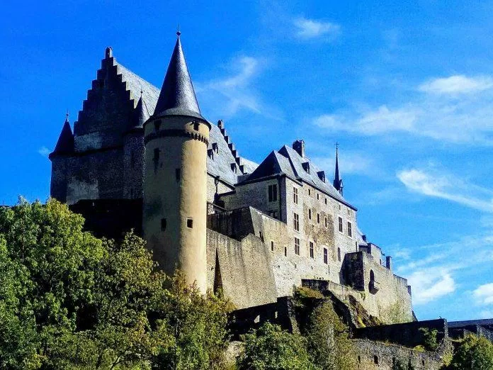 Lâu đài Vianden - nguồn: Internet Lâu đài Vianden - nguồn: Internet