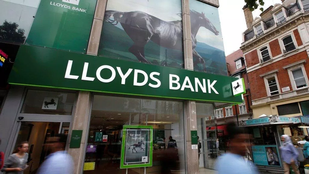 Lloyds Bank - Ngân hàng Lloyds - nguồn: Internet