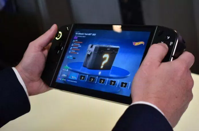 Chơi game thoải mái với Legion Go (Ảnh: Internet) Chơi game thoải mái với Legion Go (Ảnh: Internet)