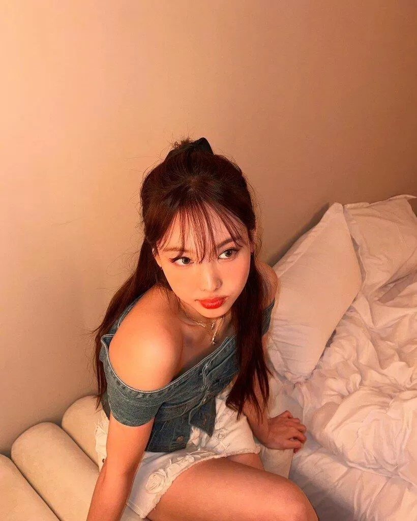 7 sự thật thú vị về fake maknae đáng yêu Nayeon TWICE bí mật đáng yêu Fan cuồng Hành vi Idol idol KPOP KPOP Nayeon Nayeon TWICE những thần tượng nổi tiếng ồn ào say rượu sự thật sự thật thú vị thần tượng thành viên thú vị YG Entertainment