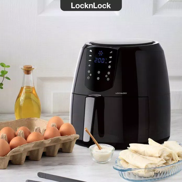 Thiết kế hiện đại của nồi chiên không dầu Điện Tử Lock&Lock EJF357BLK (Ảnh: Internet) Thiết kế hiện đại của nồi chiên không dầu Điện Tử Lock&Lock EJF357BLK (Ảnh: Internet)